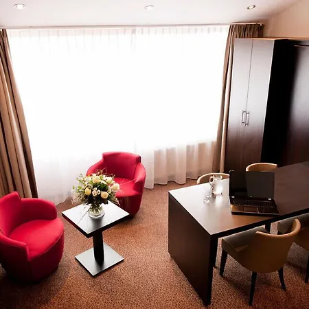 Der Valk Avifauna מלון 4*
